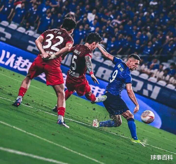 kaiyun sports-上海申花训练开放日,赛后临场应变引欢呼,葡超在即,赛季目标并未改变-kaiyun sports