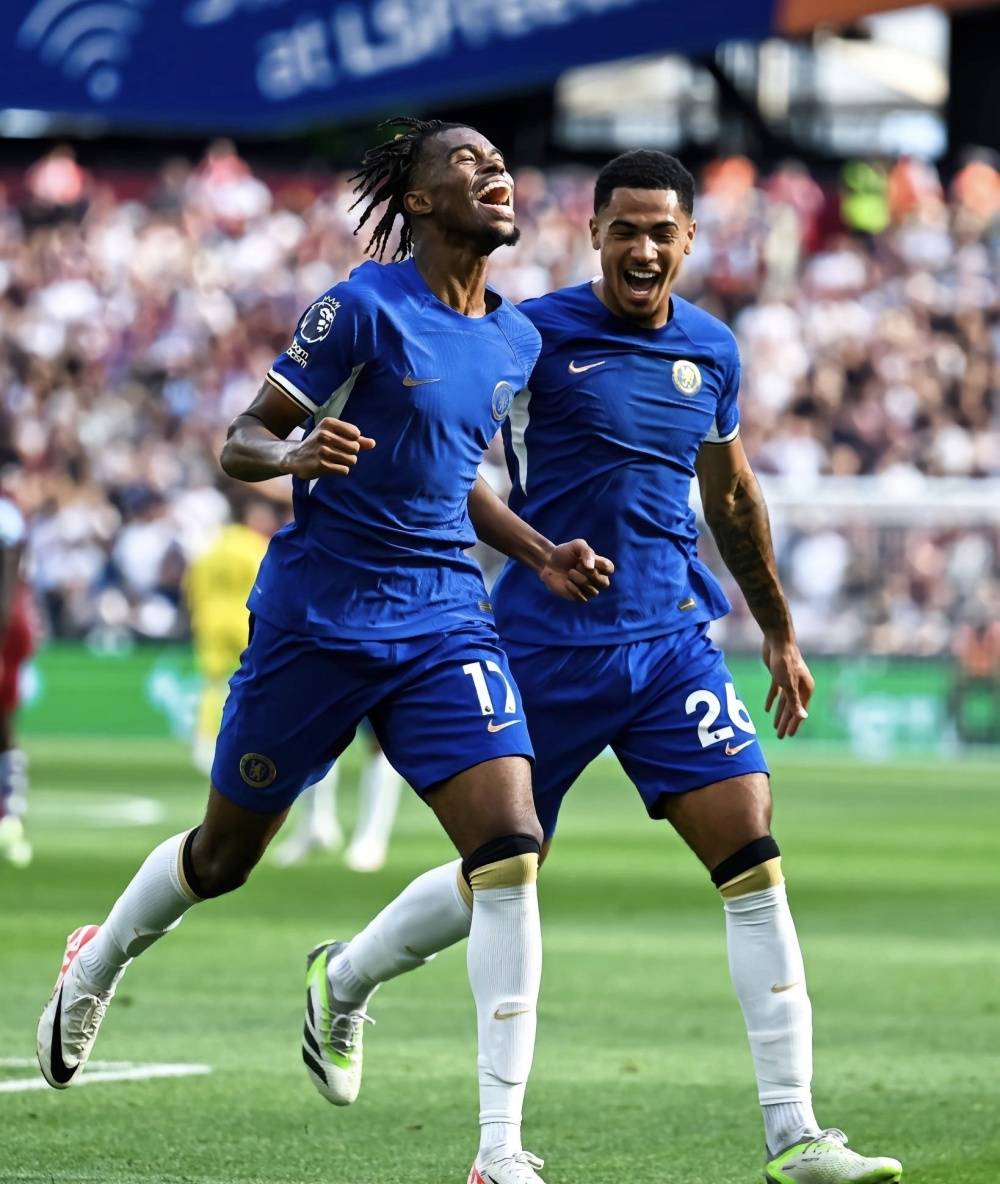 开云app-西汉姆发布备战花絮;窗口期主帅复盘;欧超杯任务艰巨;纪律约束更严格-开云app